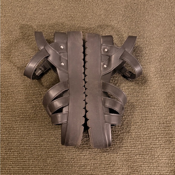 MIA Kenedi Platform Sandals - Picture 4 of 8